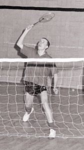 1982 - Badminton in der alten Turnhalle.jpg