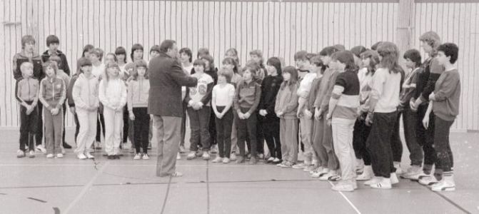 14 - Schulchor mit Reinhold Ohm.jpg
