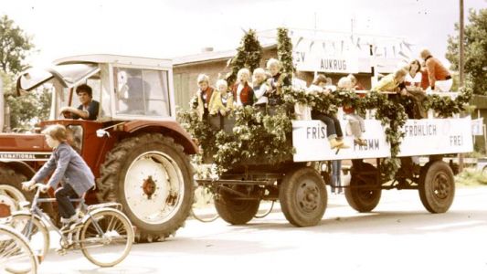 TSV Aukrug Umzugswagen.jpg